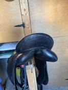 Selle dressage cuir noir 