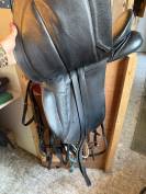 Selle dressage cuir noir 