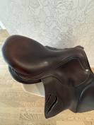 Selle ANTARES mod&egrave;le contact 17 pouces 
