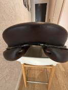Selle ANTARES mod&egrave;le contact 17 pouces 