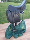 Selle dressage Makila S DEVOUCOUX TBE  17.5 + &eacute;triers