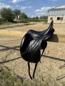 Selle de dressage GBS 17 pouces 