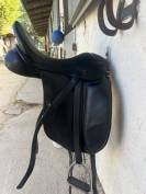 Selle dressage 17,5" noir quartier taille M&eacute;dium 