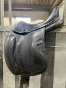 Selle de dressage 
