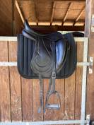 Selle de dressage Antar&egrave;s 18&rdquo; Quartier 4 + accessoires