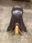 Selle d'eqitation en cuir marron, tres bon etat, 