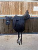 Selle de dressage toute &eacute;quip&eacute;e 