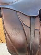 Selle de dressage toute &eacute;quip&eacute;e 