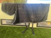 Couverture d&rsquo;&eacute;curie Horze avec couvre-cou int&eacute;gr&eacute; 135cm