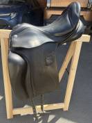 Selle de dressage Zaldi Mot &ndash; 17,5&rdquo; &ndash; Ann&eacute;e 2020 