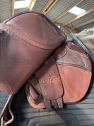 Sella da salto ostacoli CWD  17.5" - 2026