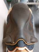 Selle Dressage mod&egrave;le &laquo; PREMIUM &raquo; 