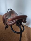 Superbe selle CSO Childeric 17'' ch&acirc;taigne