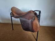 Superbe selle CSO Childeric 17'' ch&acirc;taigne