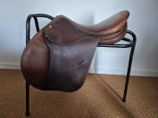 Superbe selle CSO Childeric 17'' ch&acirc;taigne