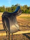 Selle dressage Herv&eacute; Godignon One noir 17,5