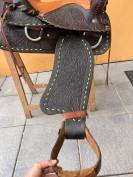 Selle western en cuir grav&eacute;e &ndash; Tr&egrave;s bel &eacute;tat