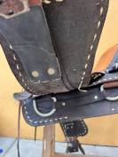 Selle western en cuir grav&eacute;e &ndash; Tr&egrave;s bel &eacute;tat