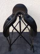 Selle Dressage Devoucoux Mendia 17'5 petit prix 