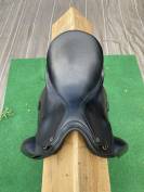 Selle de dressage Henri de Rivel France 16,5 pouces