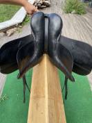 Selle de dressage Henri de Rivel France 16,5 pouces