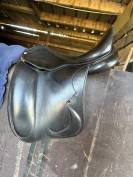 Selle de dressage 