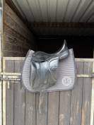 Selle de dressage SB