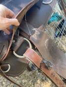 Selle western artisanale en cuir &ndash; &eacute;tat neuf &ndash; taille c