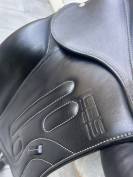 Selle de dressage 
