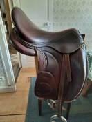 A vendre selle de dressage DEVOUCOUX mod&egrave;le LOREAK