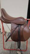 Selle cuir marron mixte 17,5" vendue avec accessoires 