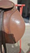 Selle cuir marron mixte 17,5" vendue avec accessoires 