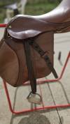 Selle cuir marron mixte 17,5" vendue avec accessoires 