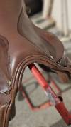 Selle cuir marron mixte 17,5" vendue avec accessoires 
