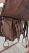 Selle cuir marron mixte 17,5" vendue avec accessoires 