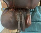 Selle Forestier avec sa housse de protection, &eacute;trivi&egrave;res Forestier et &eacute;triers