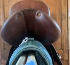 Selle Forestier avec sa housse de protection, &eacute;trivi&egrave;res Forestier et &eacute;triers