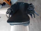Selle de cheval en cuir synth&eacute;tique 