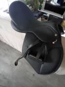 Selle de cheval en cuir synth&eacute;tique 