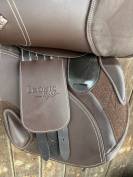 Selle Ikonic light 16,5 pouces