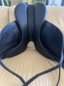 Selle de dressage signature Antares 17,5