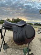 Selle d'obstacle Devoucoux Biarritz O 17,5" (2025) &mdash; Ex