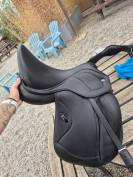 Selle dressage ikonic 17&rsquo;
