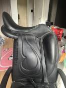 selle de dressage antares mod&egrave;le cadence 