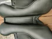Selle Claridge House mixte de 2026. en cuir noir. Taille 17"5