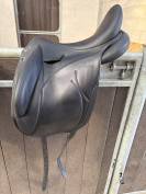 Selle de dressage noire Devoucoux 