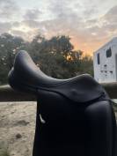 SELLE DE DRESSAGE &Eacute;QUIPE - MOD&Egrave;LE  EMPORIO