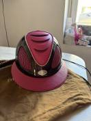 Casque / Bombe GPA First Lady Carbone Cuir Rose & Stras