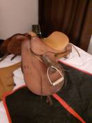 Selle tout cuir+tapis+sacoches cuir