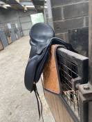 Selle de dressage 